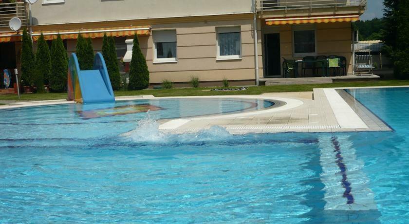 Relax Beach Apartman Hajdúszoboszló Buitenkant foto