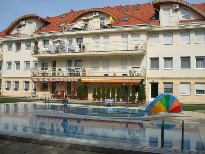 Relax Beach Apartman Hajdúszoboszló Buitenkant foto